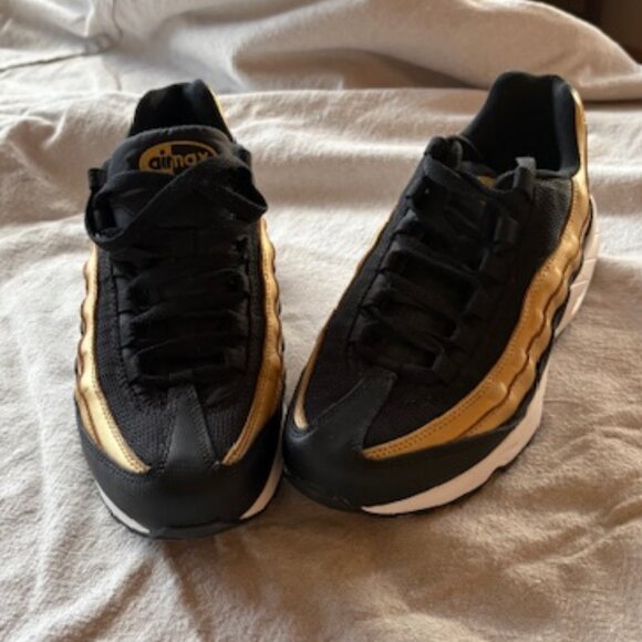 Nike Air Max 95 GS OG ‘Black Metallic Gold’ 905348-032 Youth Sz 7Y Women Sz 8.5 - Picture 9 of 11